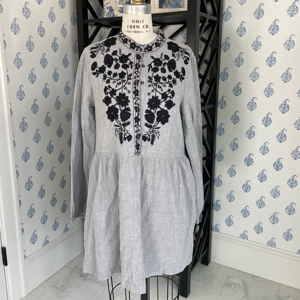 ZARA gray dress with black embroidery🖤